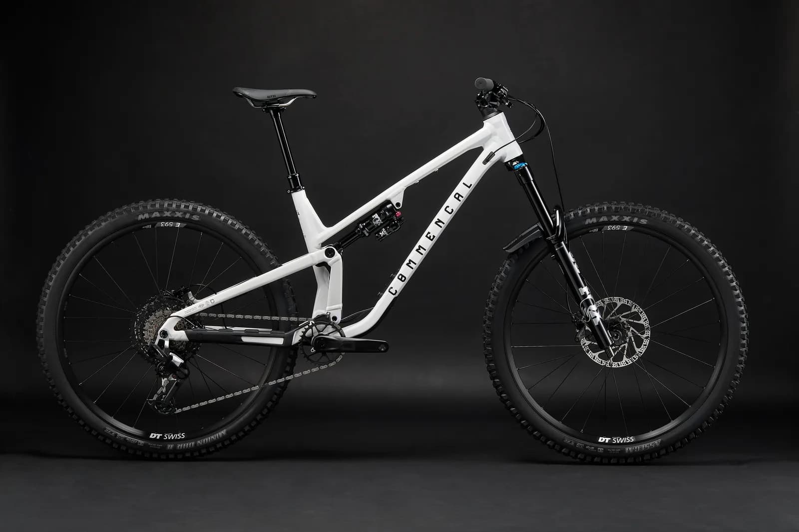 META V5 ESSENTIAL PURE WHITE 2027