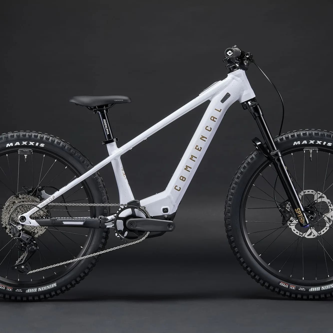 META HT 24 POWER GLITTERY WHITE 2026
